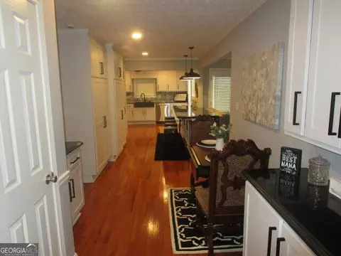 Entry Way - 1980 Cedar Bluff Rd, Monroe, GA 30656 photo 3 of 6
