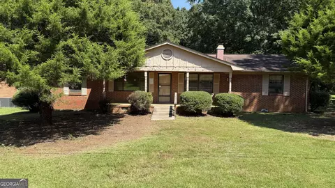 1305 Meadowood Ln, Oxford, AL 36203