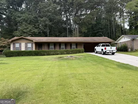 513 Midland Park Dr, Stone Mountain, GA 30087