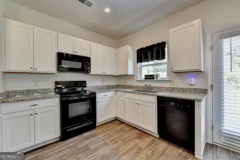Kitchen - 20 Eagle Dr NW, Rome, GA 30165 photo 3 of 5
