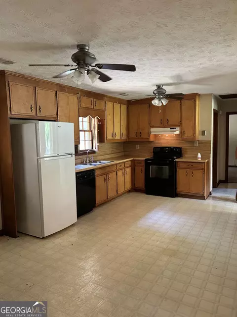 Kitchen - 70 E Dollar Cir, Covington, GA 30014 photo 1 of 2