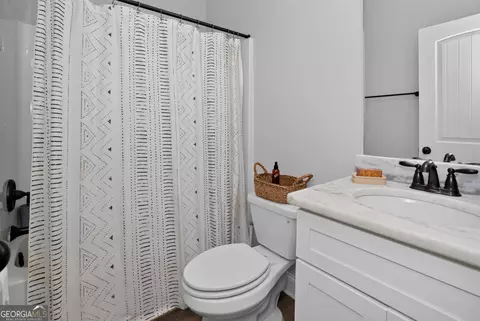 Bath - 207 Dixon Cir, Williamson, GA 30292 photo 1 of 4