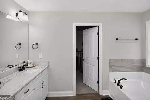 Bath - 207 Dixon Cir, Williamson, GA 30292 photo 4 of 4