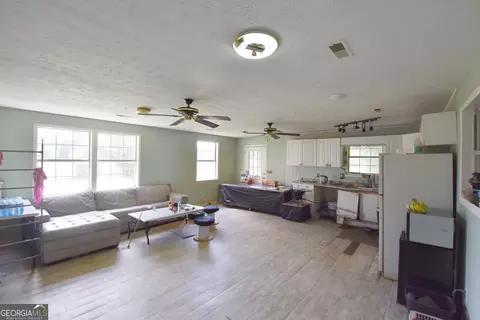 Living - 269 N Dorsey Rd, Hampton, GA 30228 photo 3 of 11