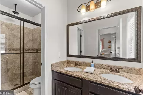 Bath - 309 Bridgehampton Way, Perry, GA 31069 photo 2 of 8