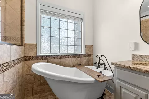 Bath - 309 Bridgehampton Way, Perry, GA 31069 photo 6 of 8