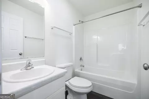 Bath - 338 Monroe St, Macon, GA 31201 photo 2 of 2