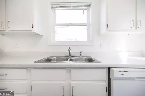 Kitchen - 338 Monroe St, Macon, GA 31201 photo 3 of 3