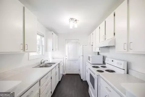 Kitchen - 338 Monroe St, Macon, GA 31201 photo 1 of 3