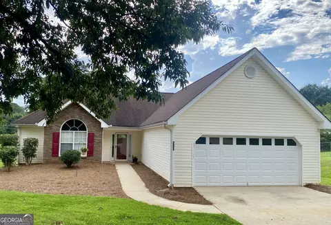 203 Cambridge Dr, Loganville, GA 30052