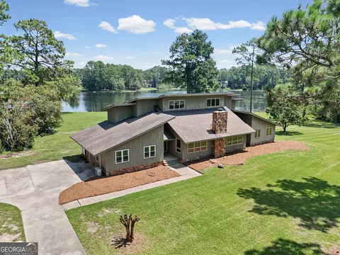 5307 Forest Lake Dr, Tifton, GA 31794