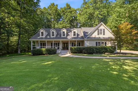 270 Tomahawk Dr, Sharpsburg, GA 30277