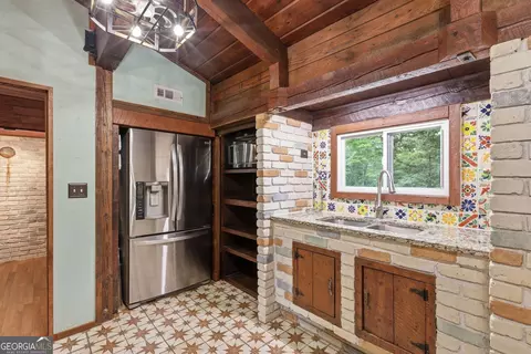 Kitchen - 932 Camp Mikell Rd, Toccoa, GA 30577 photo 5 of 6