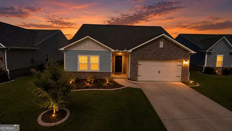 4424 Kendrick Cir, Loganville, GA 30052