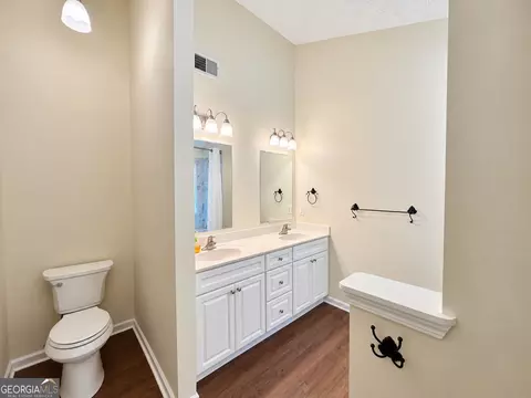 Bath - 4225 Ruby Forest Blvd, Suwanee, GA 30024 photo 2 of 3