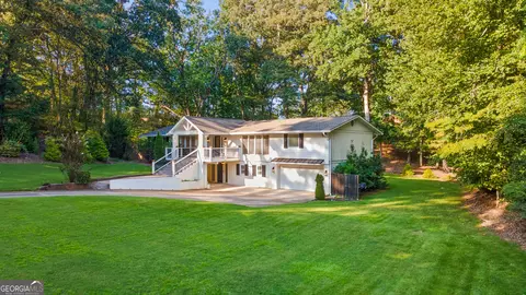 530 E Lake Dr, Gainesville, GA 30506