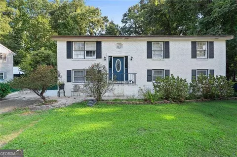 6825 Maddox Rd, Morrow, GA 30260