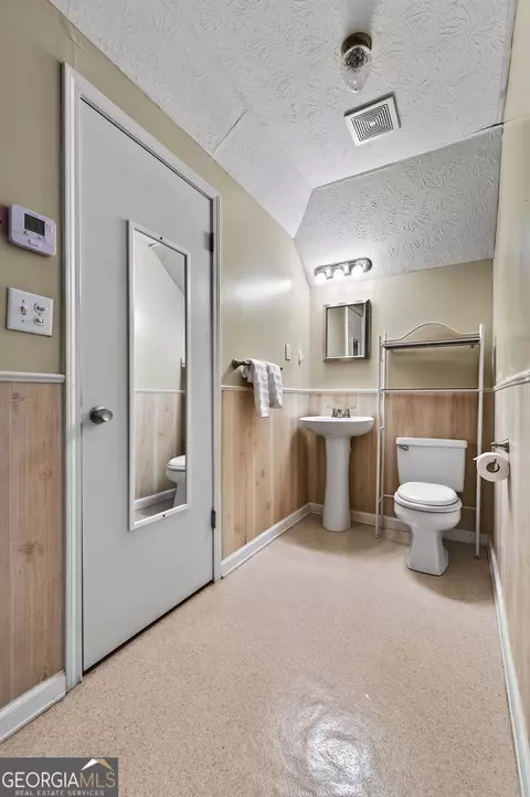 Bath - 215 Dorsey Rd, Hampton, GA 30228 photo 7 of 8