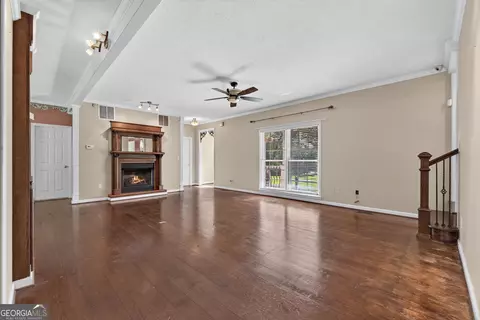 Living - 215 Dorsey Rd, Hampton, GA 30228 photo 2 of 4