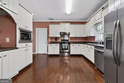 Kitchen - 215 Dorsey Rd, Hampton, GA 30228 photo 1 of 4