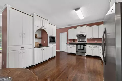 Kitchen - 215 Dorsey Rd, Hampton, GA 30228 photo 3 of 4