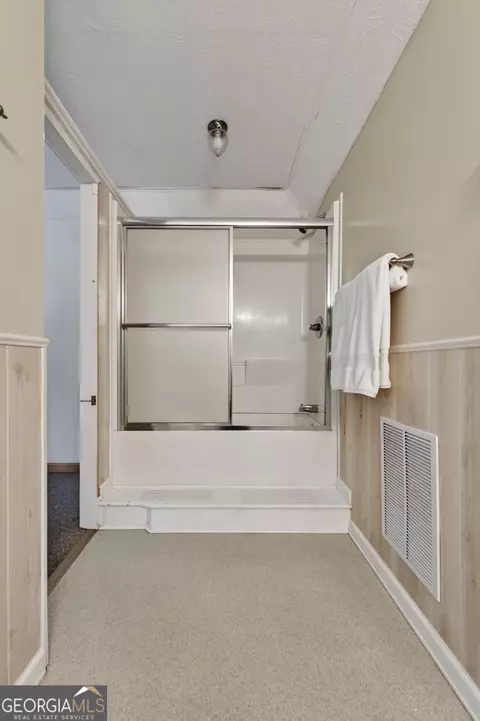 Bath - 215 Dorsey Rd, Hampton, GA 30228 photo 8 of 8
