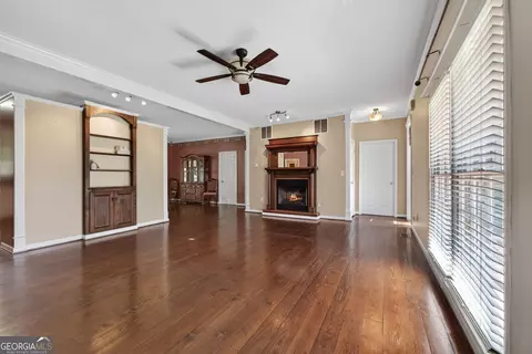 Living - 215 Dorsey Rd, Hampton, GA 30228 photo 3 of 4