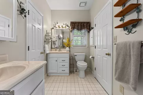 Bath - 215 Dorsey Rd, Hampton, GA 30228 photo 3 of 8