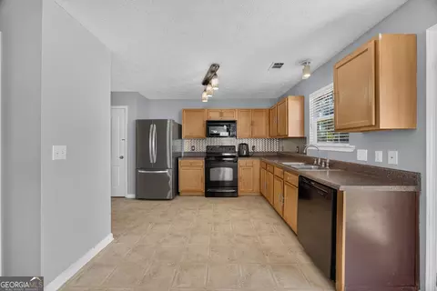 Kitchen - 362 Summit View Dr, Mcdonough, GA 30253 photo 2 of 3