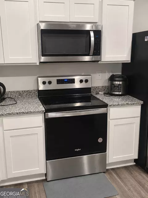 Kitchen - 302 Knightsbridge Ln, Winder, GA 30680 photo 4 of 5