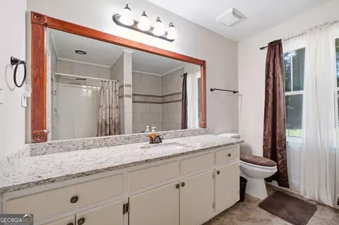 Bath - 11212 Hemlock Rd, Hampton, GA 30228 photo 2 of 3