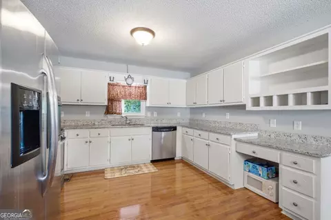 Kitchen - 11212 Hemlock Rd, Hampton, GA 30228 photo 2 of 2