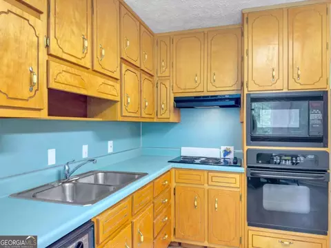 Kitchen - 240 Riverview Rd, Jackson, GA 30233 photo 3 of 3