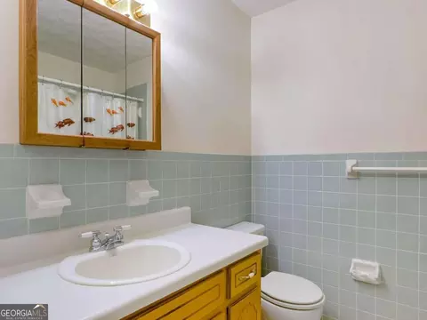 Bath - 240 Riverview Rd, Jackson, GA 30233 photo 1 of 4