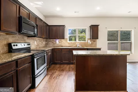 Kitchen - 10994 Genova Ter, Hampton, GA 30228 photo 2 of 2