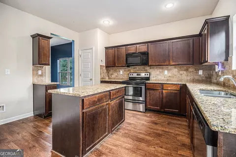 Kitchen - 10994 Genova Ter, Hampton, GA 30228 photo 1 of 2