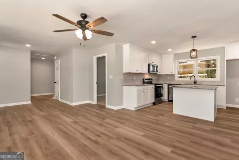 Living - 2357 Comer Rd, Comer, GA 30629 photo 2 of 3