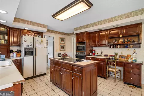 Kitchen - 1444 Thrasher Hls, Dalton, GA 30721 photo 3 of 8