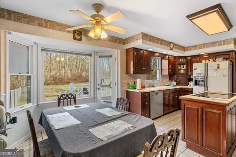 Kitchen - 1444 Thrasher Hls, Dalton, GA 30721 photo 8 of 8