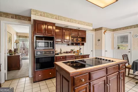 Kitchen - 1444 Thrasher Hls, Dalton, GA 30721 photo 4 of 8