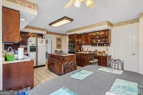 Kitchen - 1444 Thrasher Hls, Dalton, GA 30721 photo 7 of 8