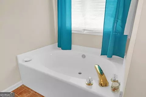 Bath - 200 Syracuse Ln, Covington, GA 30016 photo 2 of 4