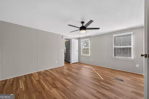 Living - 440 Smith Rd, Haddock, GA 31033 photo 3 of 4