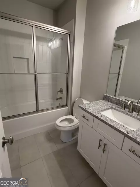 Bath - 404 Tanners Bridge Rd, Bethlehem, GA 30620 photo 3 of 3