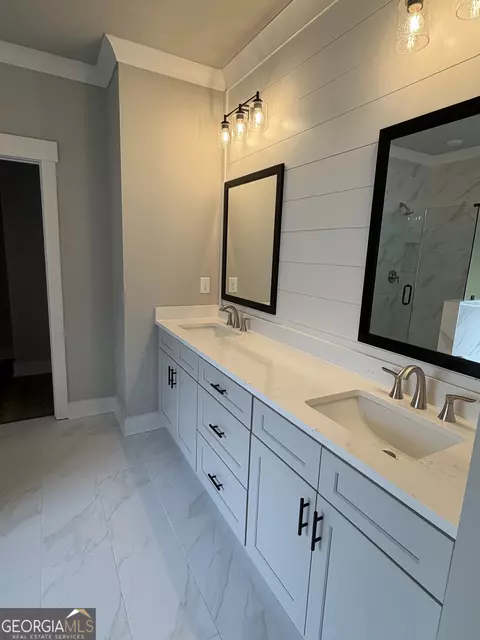 Bath - 396 Tanners Bridge Rd, Bethlehem, GA 30620 photo 1 of 4