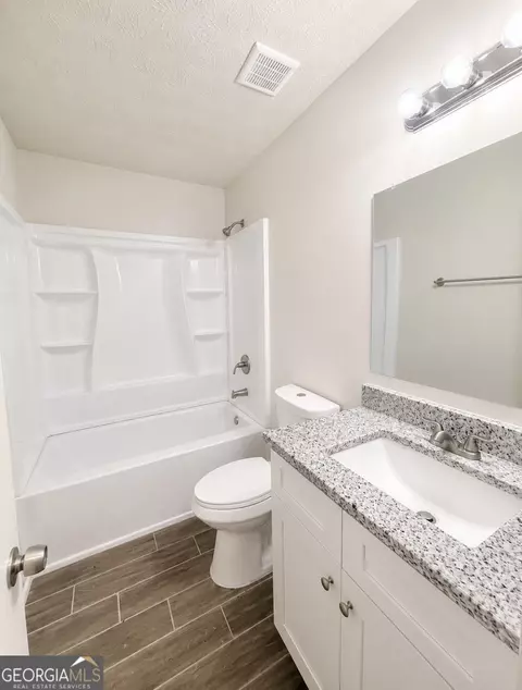 Bath - 1220 Claywill Cir, Monroe, GA 30655 photo 1 of 2