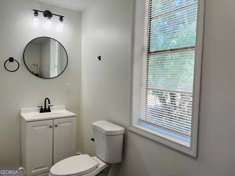 Bath - 1405 Austin St, Lagrange, GA 30240 photo 2 of 5