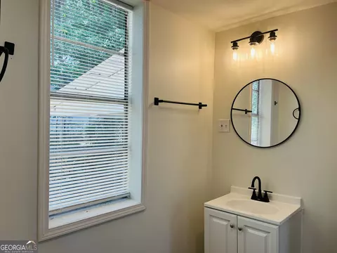 Bath - 1405 Austin St, Lagrange, GA 30240 photo 5 of 5