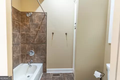 Bath - 1631 Red Cedar Rd, Commerce, GA 30530 photo 6 of 7