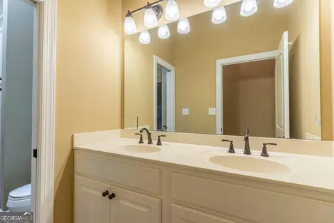 Bath - 1631 Red Cedar Rd, Commerce, GA 30530 photo 5 of 7